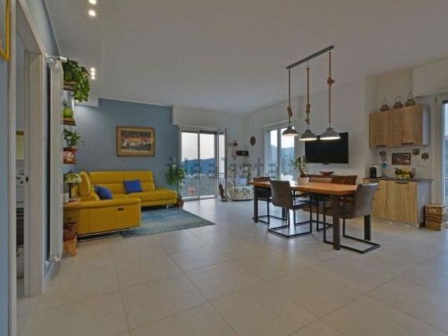 Appartamento in vendita di 200 m² in Via Santa Libera