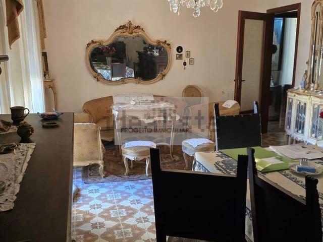 Appartamento in vendita di 200 m² in Via Senatore Avvocato Edoardo di Giovanni