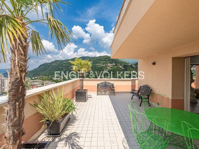 Appartamento in vendita di 200 m² in Via Rovascio