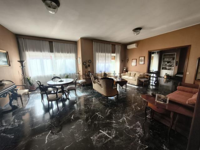 Appartamento in vendita di 200 m² in Via Romeo Rodriguez Pereira, 164