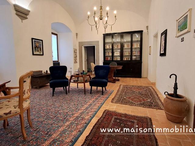 Appartamento in vendita di 200 m² in Via Rinaldesca, 13