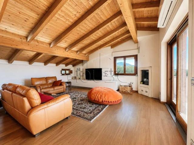 Appartamento in vendita di 200 m² in Via Tiberina Sud