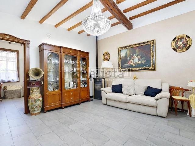 Appartamento in vendita di 200 m² in Via Unità, 30