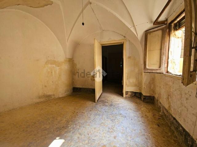 Appartamento in vendita di 200 m² in Via Ugo Foscolo, 18
