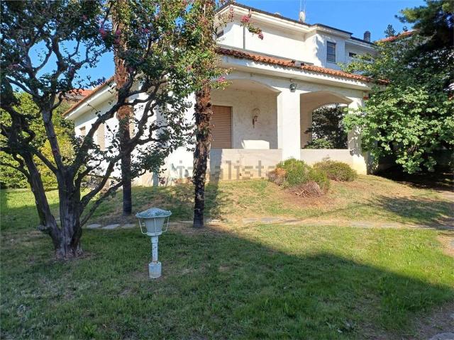 Appartamento in vendita di 200 m² in Via Vittorio Veneto, 23