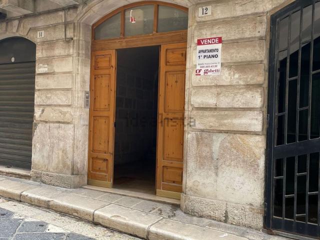 Appartamento in vendita di 200 m² in Via Vittorio Veneto
