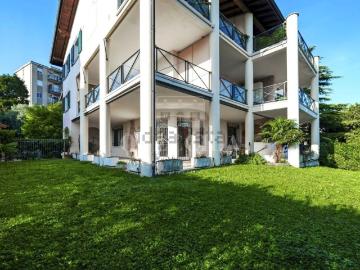 Appartamento in vendita di 200 m² in Via Villa del Sole