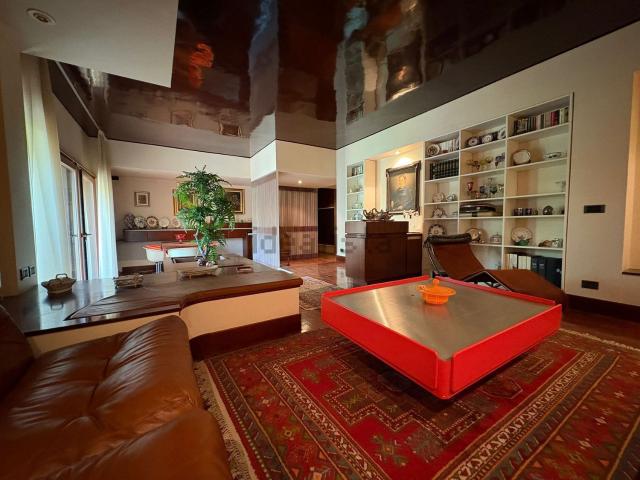 Appartamento in vendita di 200 m² in Viale Carlo Marx
