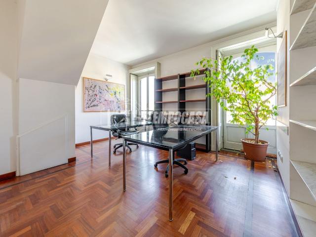 Appartamento in vendita di 200 m² in Viale Corsica, 2