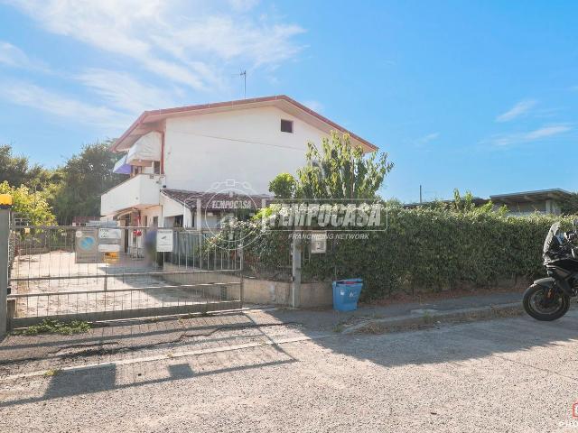 Appartamento in vendita di 200 m² in Viale dell&apos Artigianato