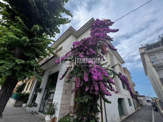 Appartamento in vendita di 200 m² in Viale Nettuno, 225