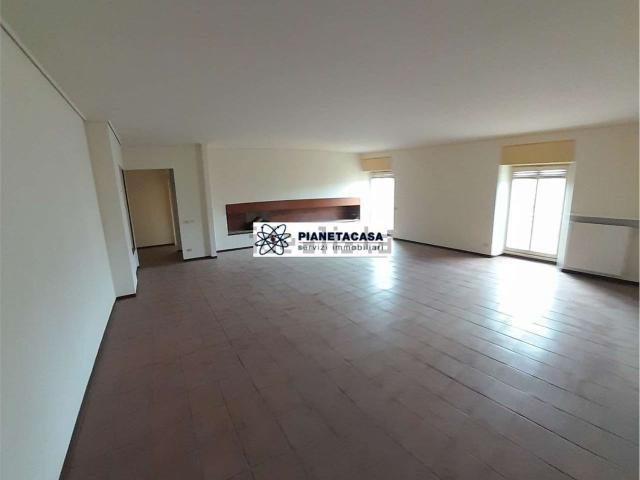 Appartamento in vendita di 200 m² in Viale Papa Giovanni XXIII