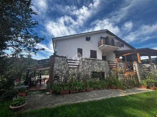 Appartamento in vendita di 200 m² in Contrada Colle Ficorone, 13