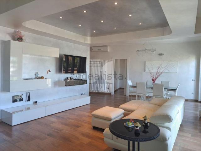 Appartamento in vendita di 200 m² in Largo Umberto I, 43