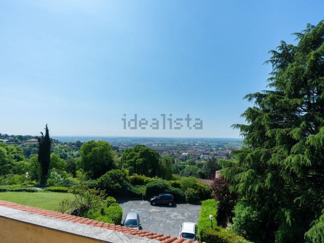 Appartamento in vendita di 200 m² in Strada Santa Vittoria, 30