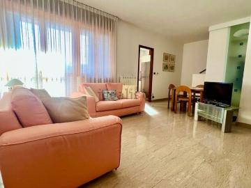 Appartamento in vendita di 201 m² in Via C. Pavese, 23