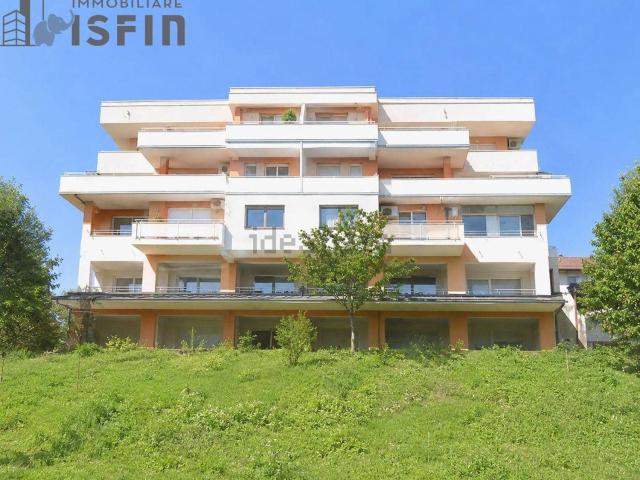 Appartamento in vendita di 201 m² in Via Cimbri, 17