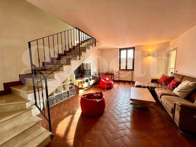 Appartamento in vendita di 201 m² in Via IV Novembre 1918, 113