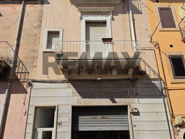 Appartamento in vendita di 201 m² in Via Sant&apos Anna, 183