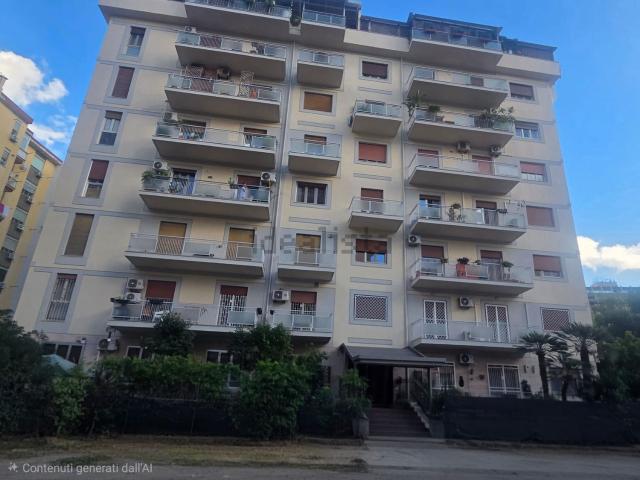 Appartamento in vendita di 201 m² in Via Valdemone