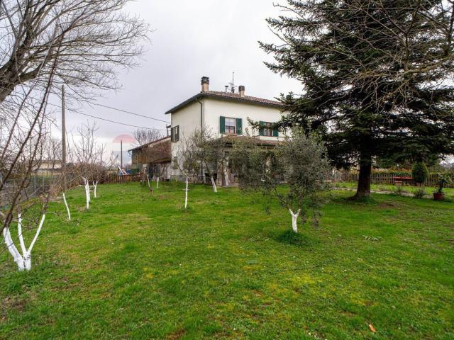 Appartamento in vendita di 201 m² in Strada Cimitero Ragazzola, 6