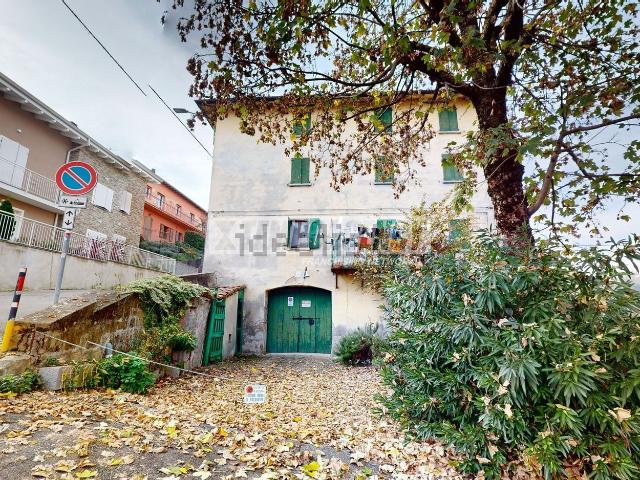 Appartamento in vendita di 202 m² in Via 5 Novembre, 21