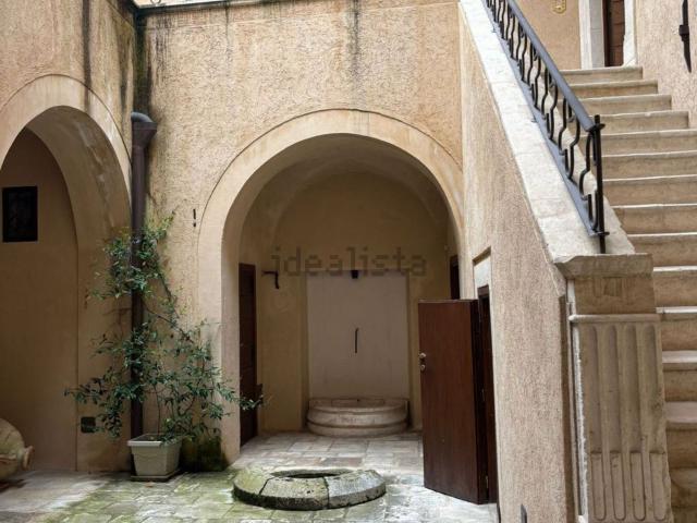 Appartamento in vendita di 202 m² in Via Giuseppe Garibaldi, 72