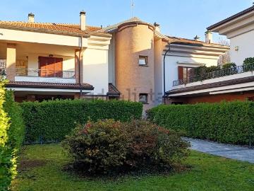 Appartamento in vendita di 202 m² in Via Donatori del Sangue