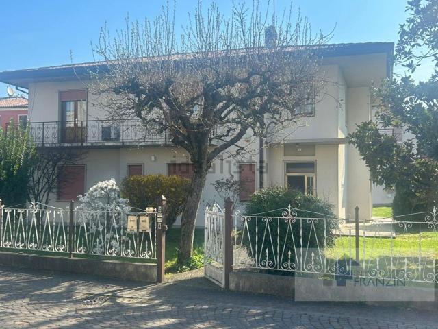 Appartamento in vendita di 202 m² in Via Losson Centro, 2
