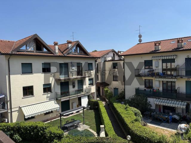Appartamento in vendita di 202 m² in Via per Carcano, 90