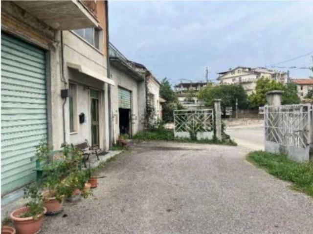 Appartamento in vendita di 202 m² in Via Trieste, 100
