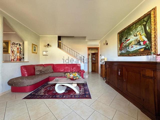 Appartamento in vendita di 202 m² in Viale Europa, 16