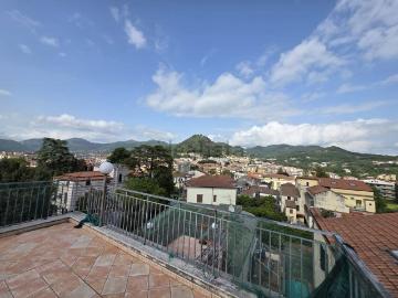 Appartamento in vendita di 203 m² in Via Andrea de Bonis, 42