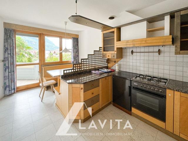 Appartamento in vendita di 203 m² in Via Kahn