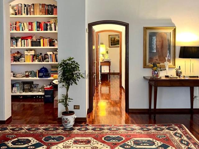 Appartamento in vendita di 203 m² in Via San Benedetto