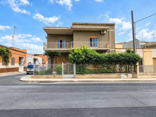 Appartamento in vendita di 203 m² in Via Statale, 51