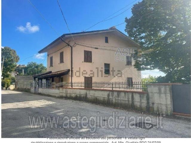 Appartamento in vendita di 204 m² in Via dei Due Monti, 12