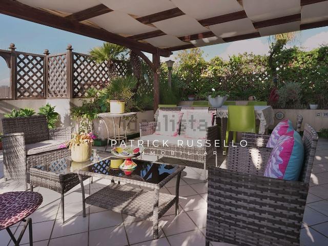 Appartamento in vendita di 204 m² in Via Papa Pio X, 19