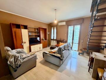 Appartamento in vendita di 204 m² in Via Vittorio Veneto