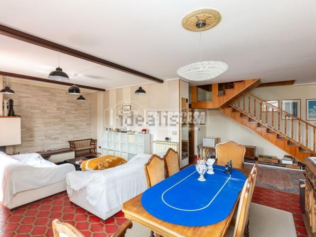 Appartamento in vendita di 204 m² in Via XXV Aprile, 15