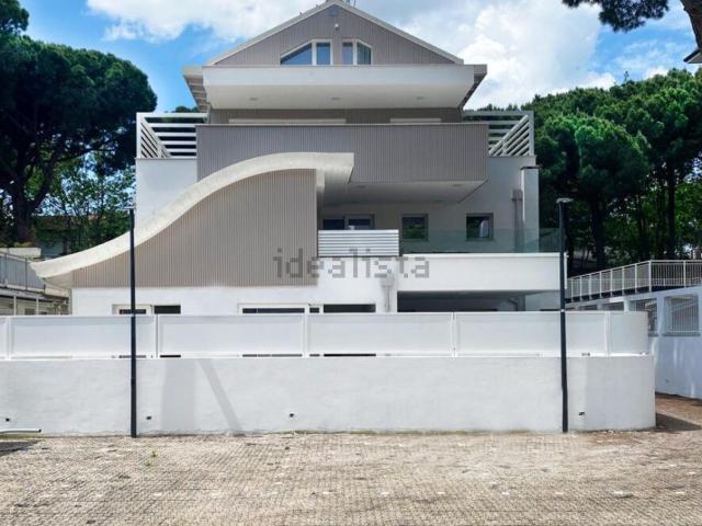 Appartamento in vendita di 204 m² in Viale Dante Alighieri