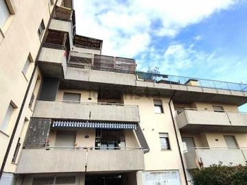 Appartamento in vendita di 204 m² in Strada del Pasubio, 220
