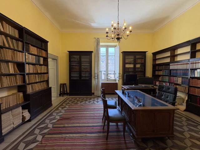Appartamento in vendita di 205 m² in Via Cavour