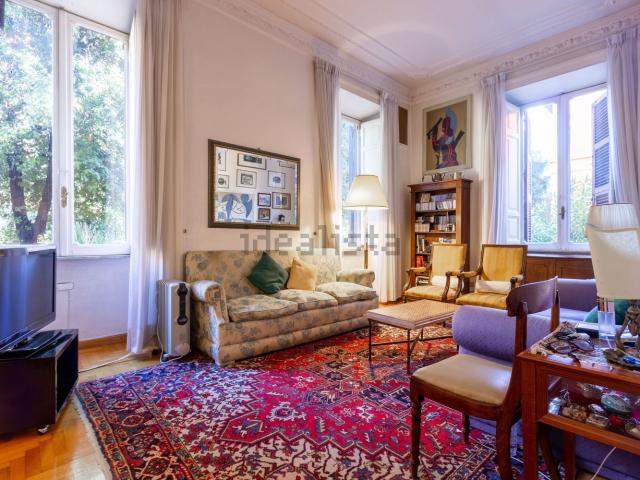 Appartamento in vendita di 205 m² in Via Alessandro Torlonia, 12