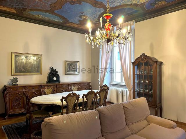 Appartamento in vendita di 205 m² in Via G. F. Gentile, 1