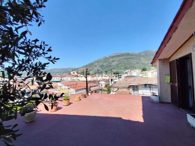 Appartamento in vendita di 205 m² in Via Generale de Lucia, 41
