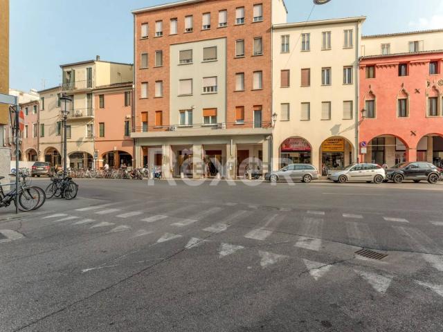 Appartamento in vendita di 205 m² in Via Giambattista Belzoni, 12