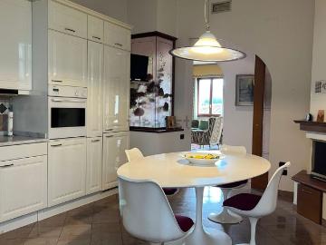 Appartamento in vendita di 205 m² in Via Dorvà Bellucci