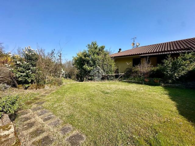 Appartamento in vendita di 205 m² in Via del Fossatone