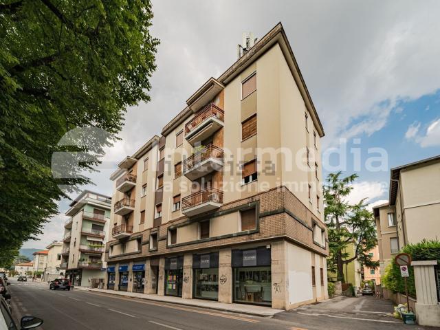 Appartamento in vendita di 205 m² in Via Monte Suello